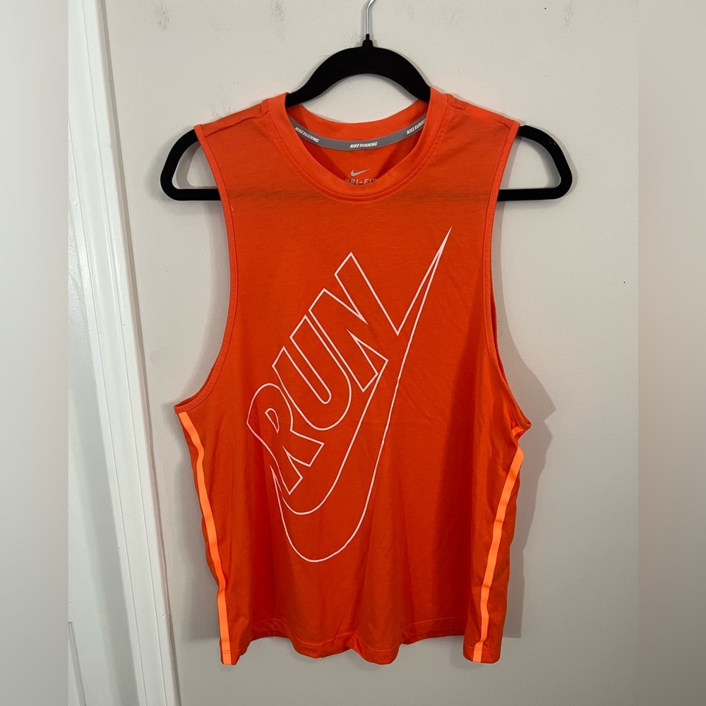 Nike Women's Bold Orange Run Muscle Tee,medium